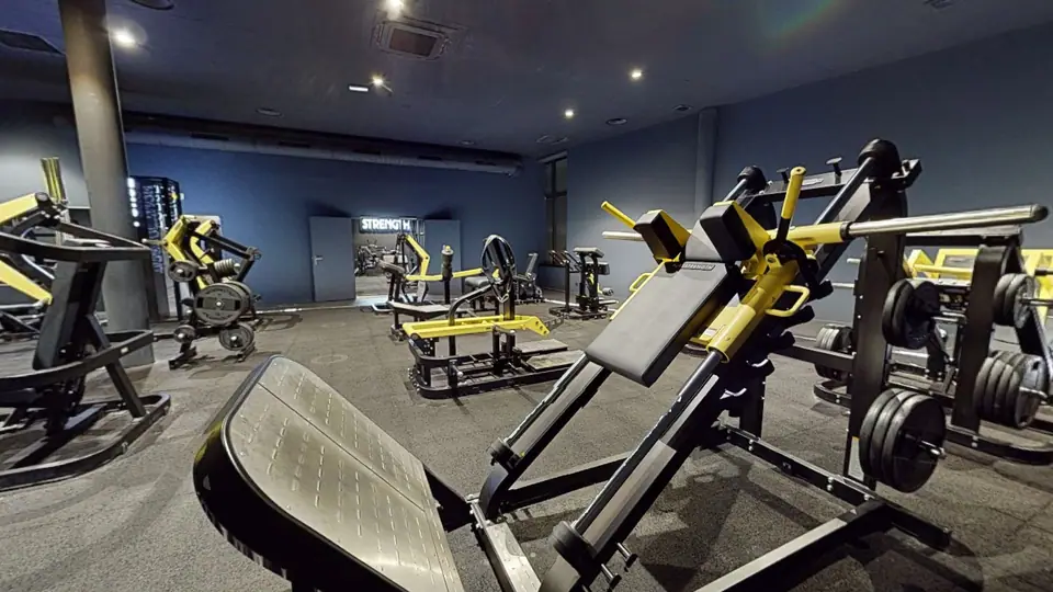 Pure Hack Squat - Fitness Park Montpellier Odysseum