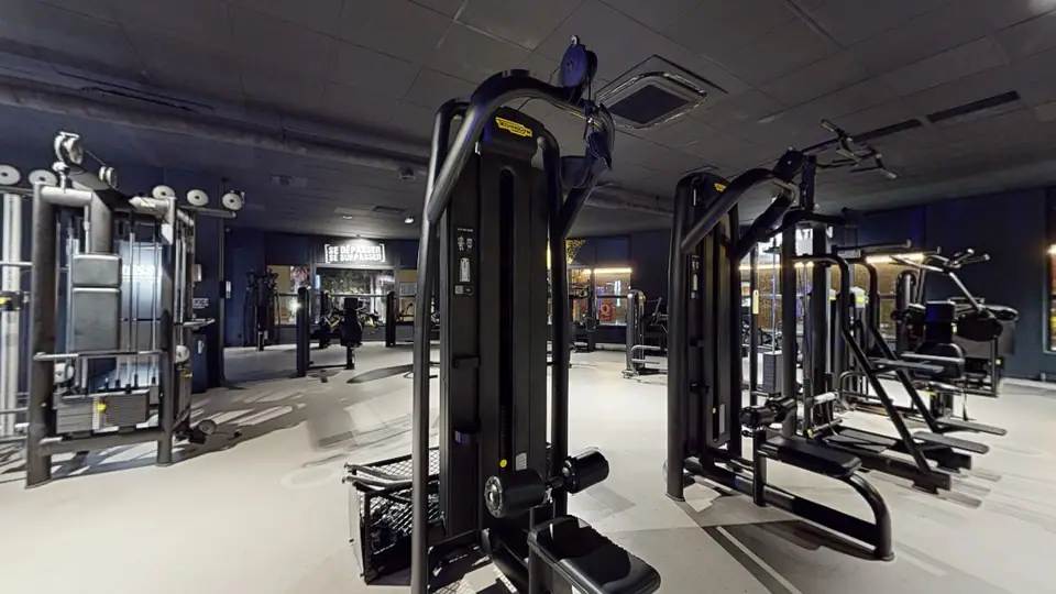 Lat Pulldown - Fitness Park Montpellier Odysseum