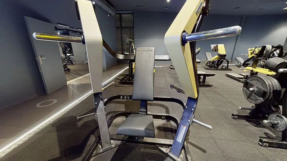 Wide Chest Press - Fitness Park Montpellier Odysseum