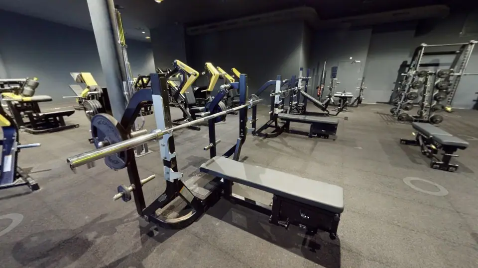 Banc de développé couché - Fitness Park Montpellier Odysseum
