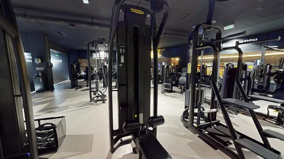 Lat Pulldown - Fitness Park Montpellier Odysseum