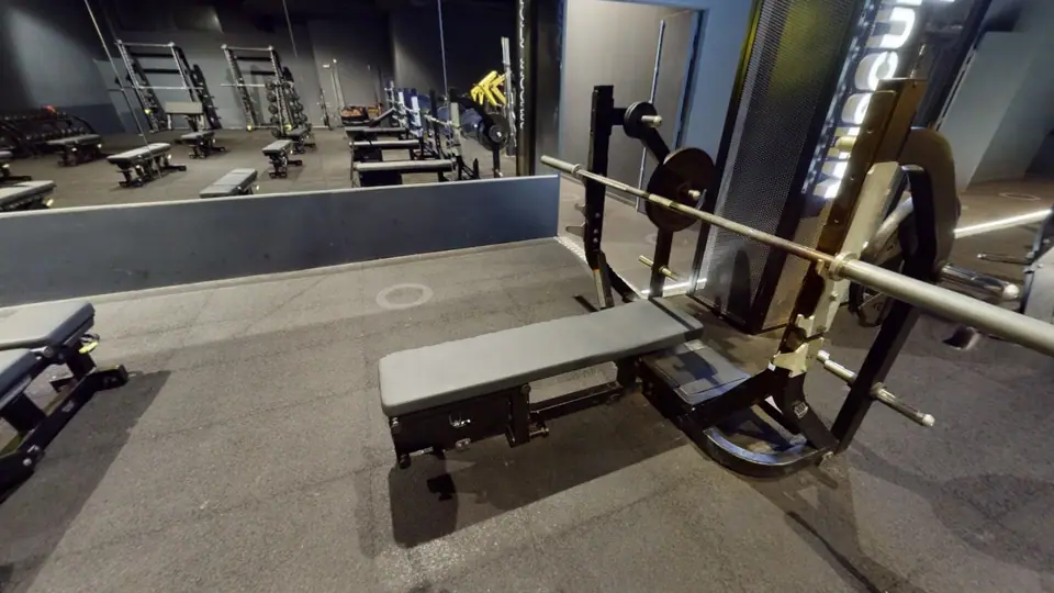 Banc de développé couché - Fitness Park Montpellier Odysseum