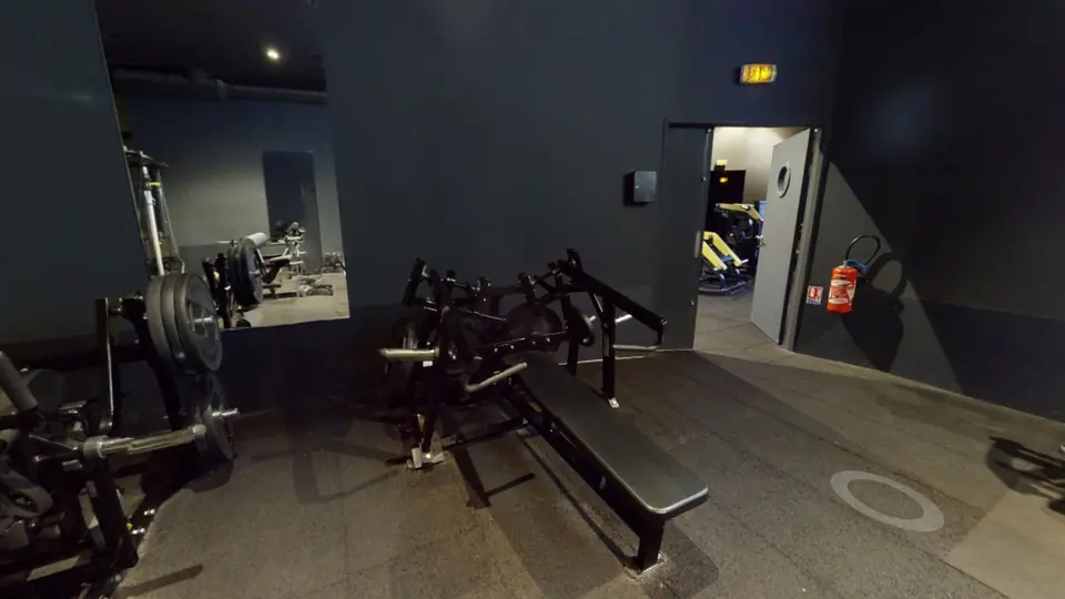 Iso-Lateral Horizontal Bench Press - Fitness Park Montpellier Odysseum