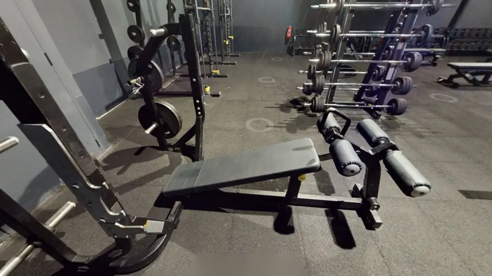 Banc de développé décliné - Fitness Park Montpellier Odysseum