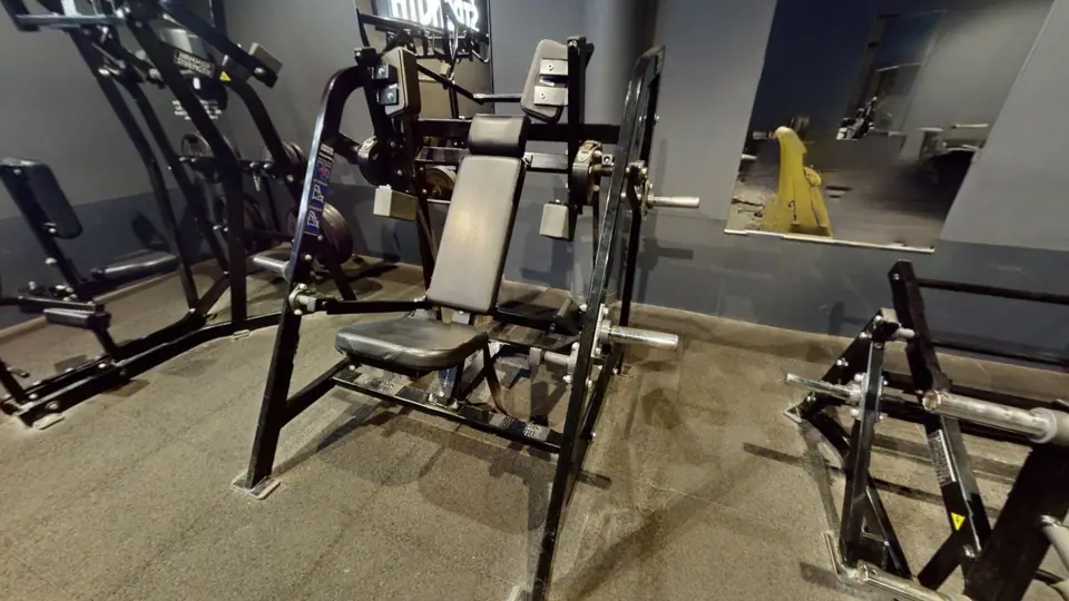 Pullover à charges libres - Fitness Park Montpellier Odysseum