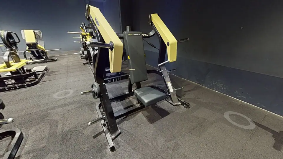 Incline Chest Press - Fitness Park Montpellier Odysseum